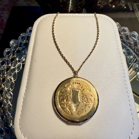 JMF Jewelry - Vtg ~ JMF Gold Filled Locket
